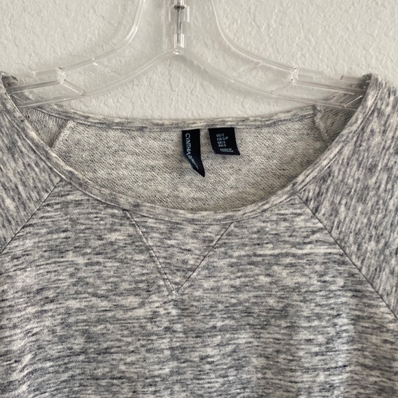 Classy yet sexy sweater w/ zipper sides - Picture 8 of 8